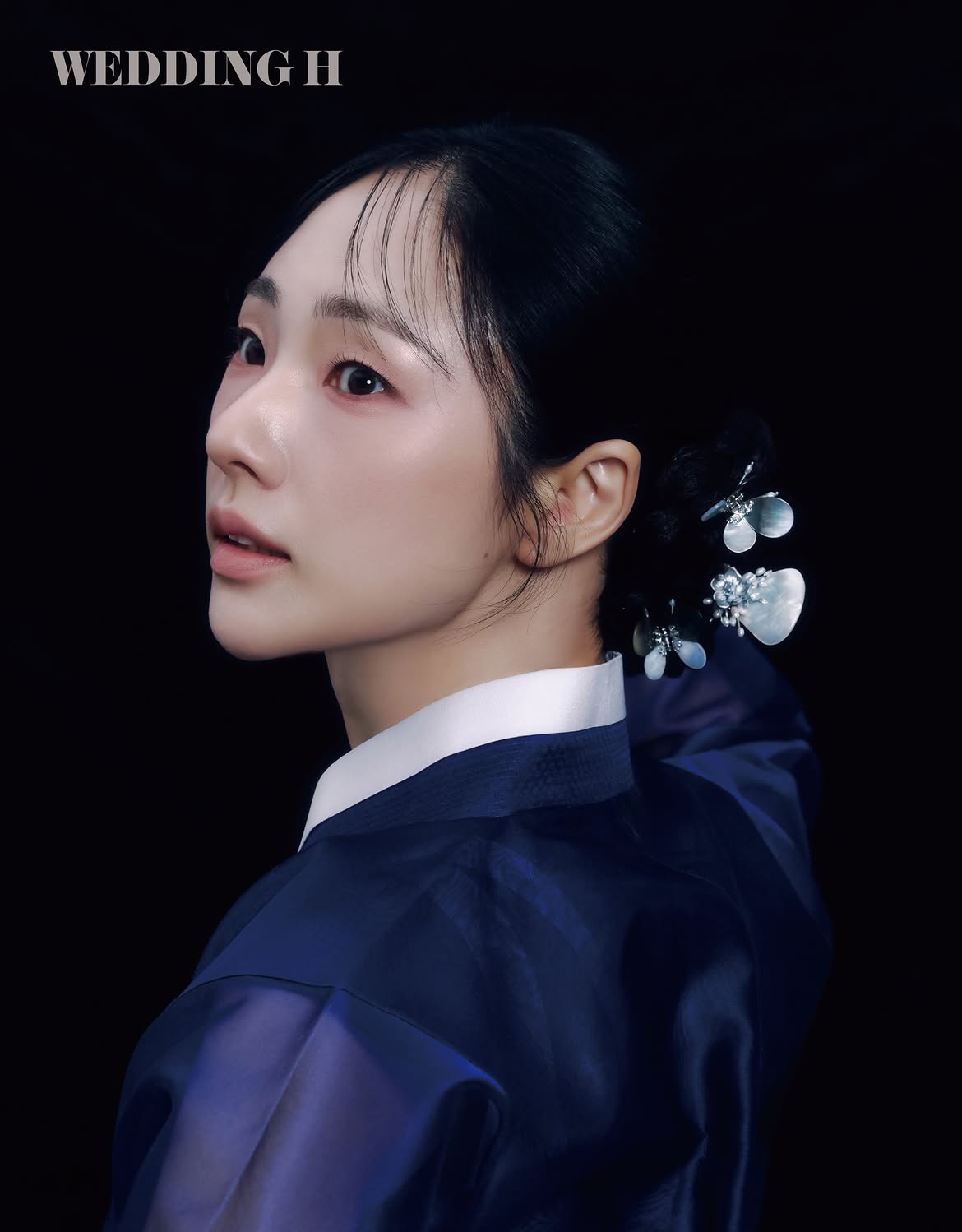팔색조라는 수식어가 어울리는 신비로운 배우 박아인과 숙현한복이 그려내는 고운 선과 아름다운 색의 이야기.STAR 박아인 @official_ahinparkHANBOK 숙현한 (1).jpg