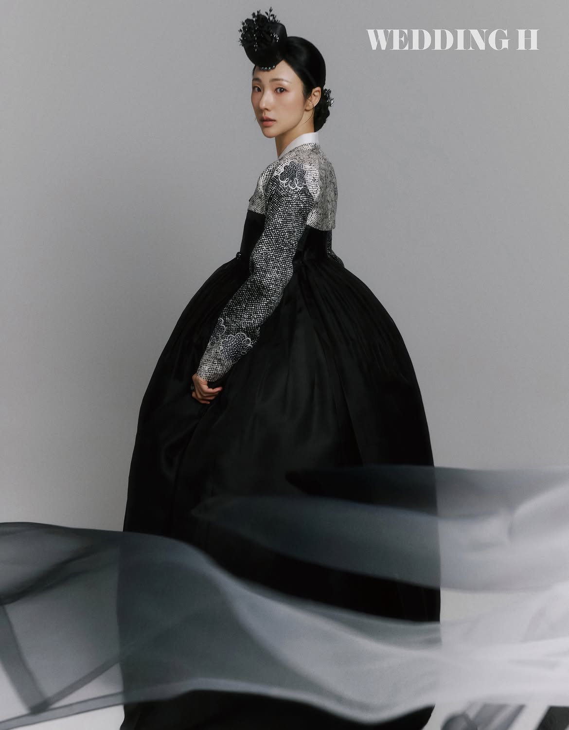 팔색조라는 수식어가 어울리는 신비로운 배우 박아인과 숙현한복이 그려내는 고운 선과 아름다운 색의 이야기.STAR 박아인 @official_ahinparkHANBOK 숙현한 (3).jpg
