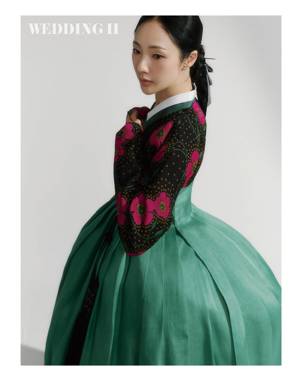팔색조라는 수식어가 어울리는 신비로운 배우 박아인과 숙현한복이 그려내는 고운 선과 아름다운 색의 이야기.STAR 박아인 @official_ahinparkHANBOK 숙현한 (5).jpg