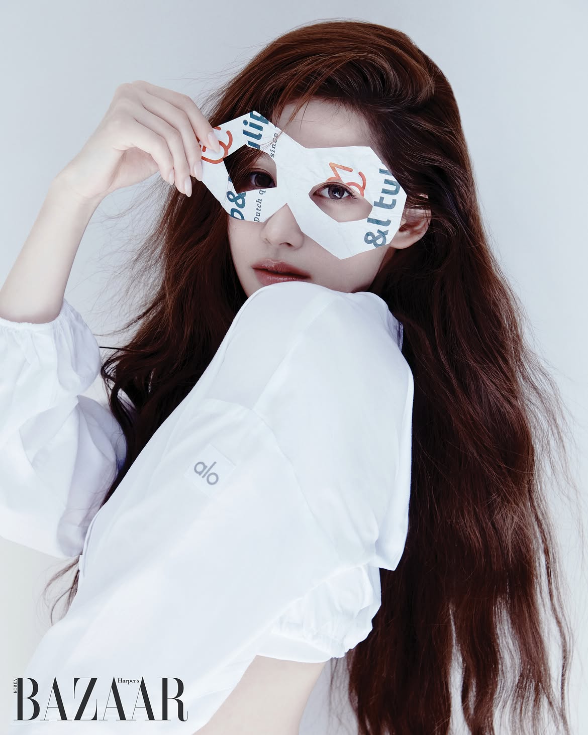 #제작지원 #SUPER❕귀여운 고양이 같은 사랑스러움부터 당당한 슈퍼우먼 같은 카리스마까지. 다채로운 매력을 자유롭게 오가는 사나의 메인 영상과 화보 일부 컷을 지금 만나보.jpg