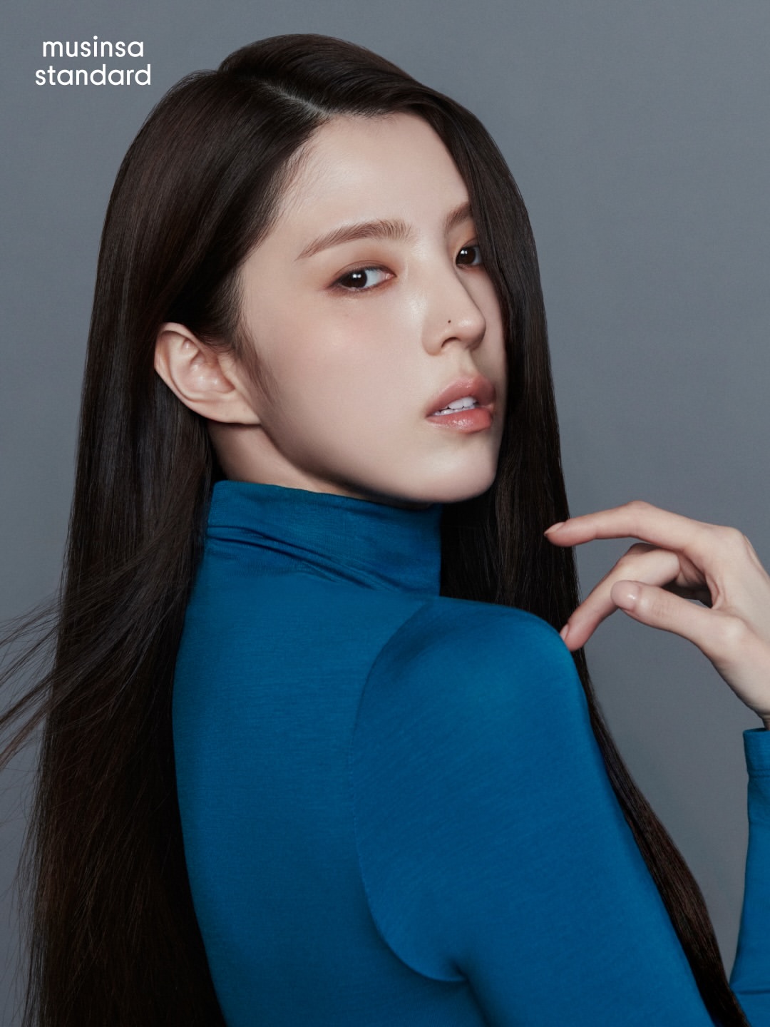 SEOUL, STANDARDFW 26 Campaign26.08.25 11AM KST모든 기준의 시작.다양한 문화와 스타일이 교차하며끊임없이 새로운 기준이 만들어지는 도시,  (4).jpg
