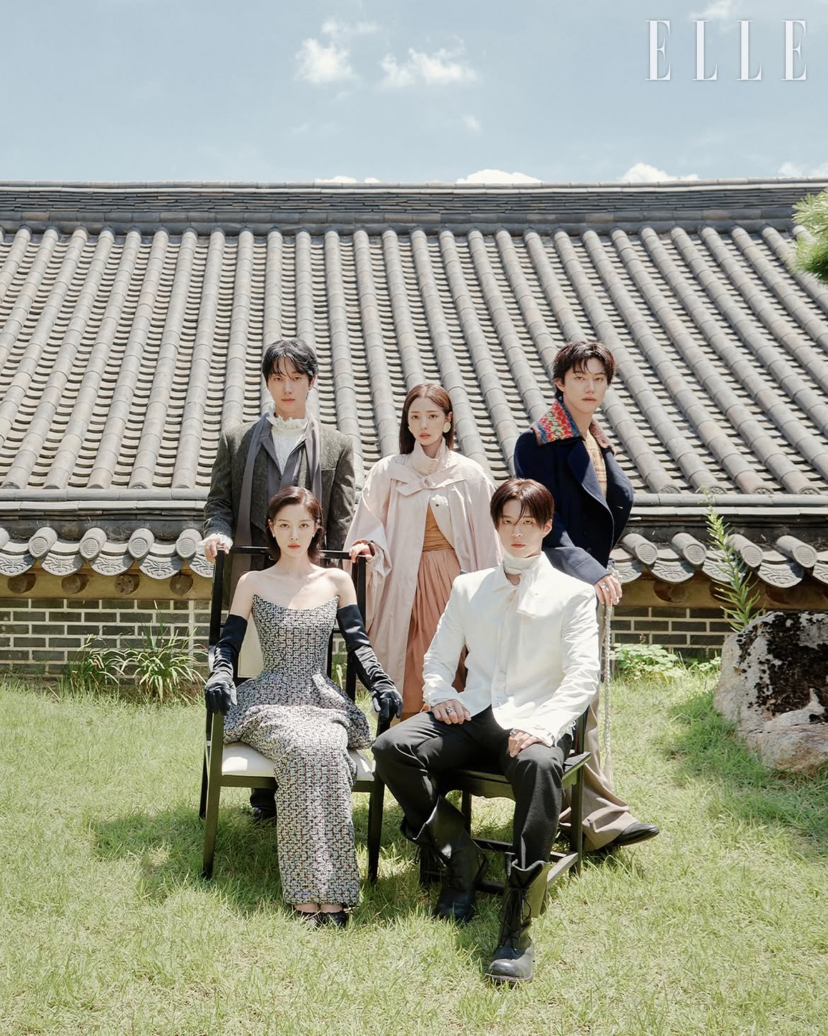”고마워♡ 이토록 다정한 친구가 돼줘서. 덕분에 내 청춘이, 우리 청춘이 아름답게 빛날 수 있었어. 우리 모두 달빛처럼 언제나 밝게 빛나기를.“ (이영, 박보검) ”잘해왔고.jpg