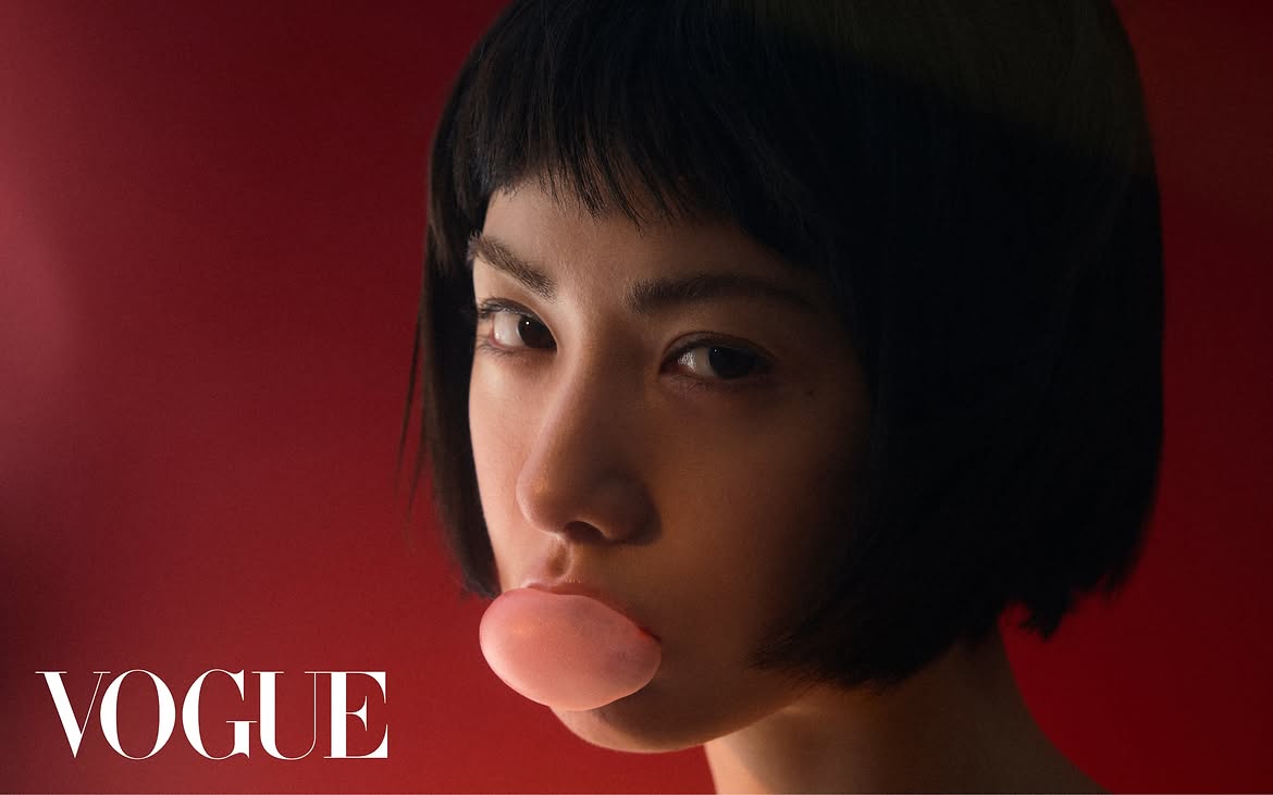 #VoguePictures세 가지 색, 세 가지 얼굴을 지닌 나나. 9월 공개를 앞둔 넷플릭스 시리즈 스캔들로 돌아오는 나나는 치밀하게 계산하기보다 솔직하게 자신을 드러내고.jpg