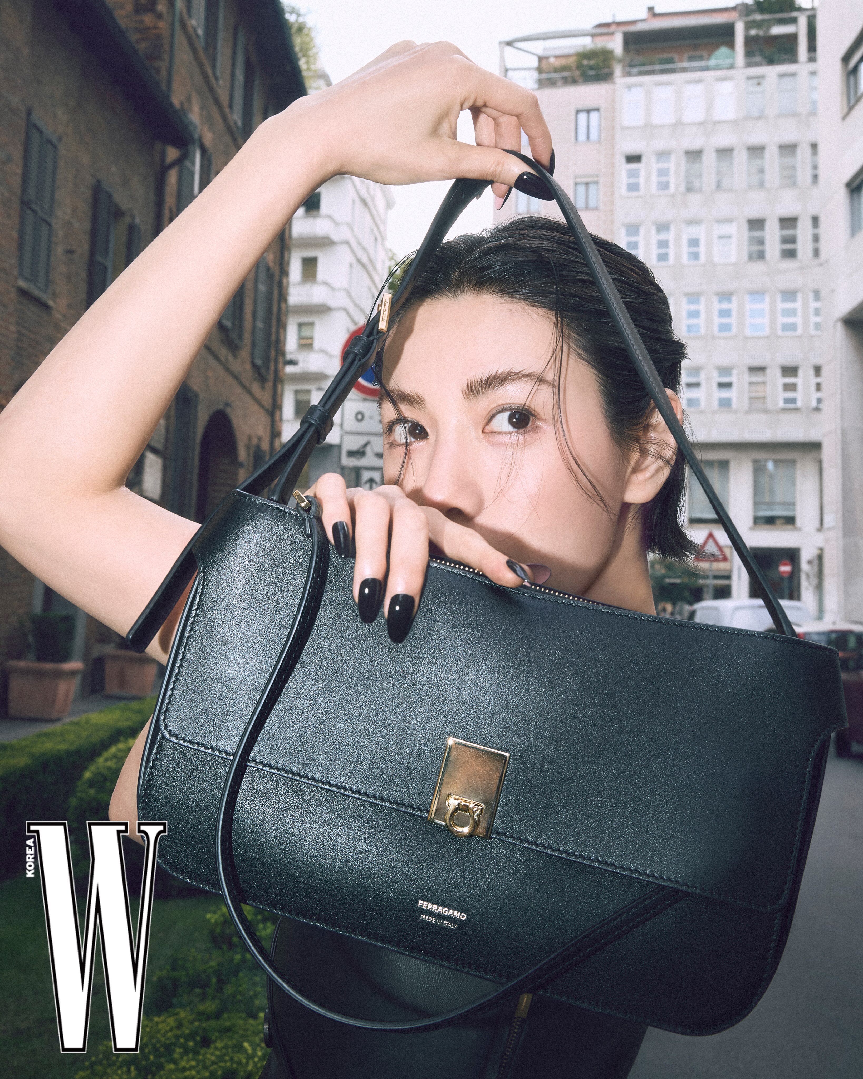 #협찬 #W_Spotlight나나의 카라, 나나의 허그, 나나의 간치니, 나나의 페라가모, 나나의 밀라노. @wkorea #editor_장진영-Nana’s Cara, Nan (5).jpg
