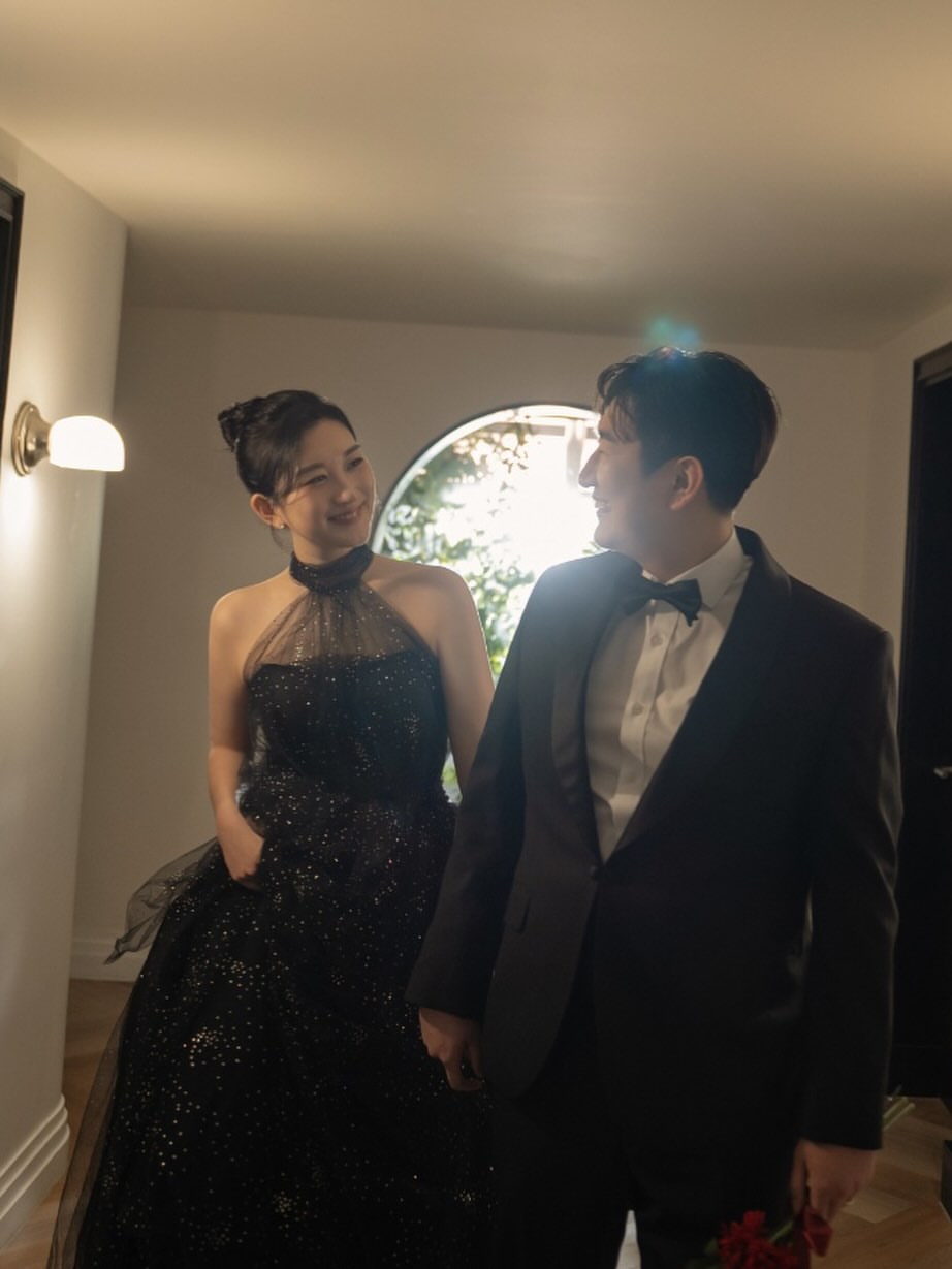 웨딩촬영도 나만의 분위기를 살려서✨소중하고 특별한 사진으로 남겨봐요🩶#제니하우스 #제니하우스정아현#웨딩촬영 #웨딩본식 #헤어변형.jpg