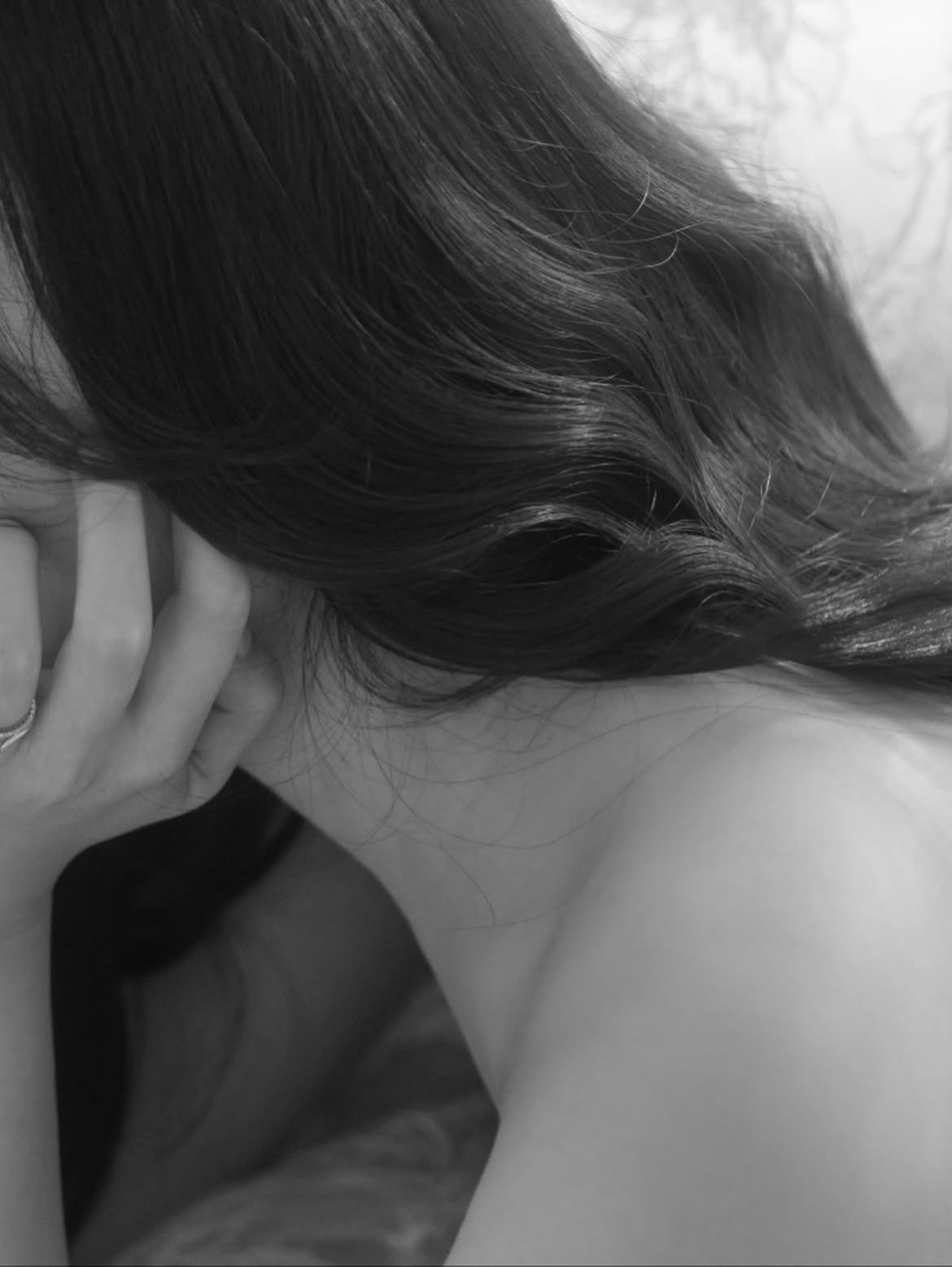 웨딩촬영도 나만의 분위기를 살려서✨소중하고 특별한 사진으로 남겨봐요🩶#제니하우스 #제니하우스정아현#웨딩촬영 #웨딩본식 #헤어변형 (14).jpg