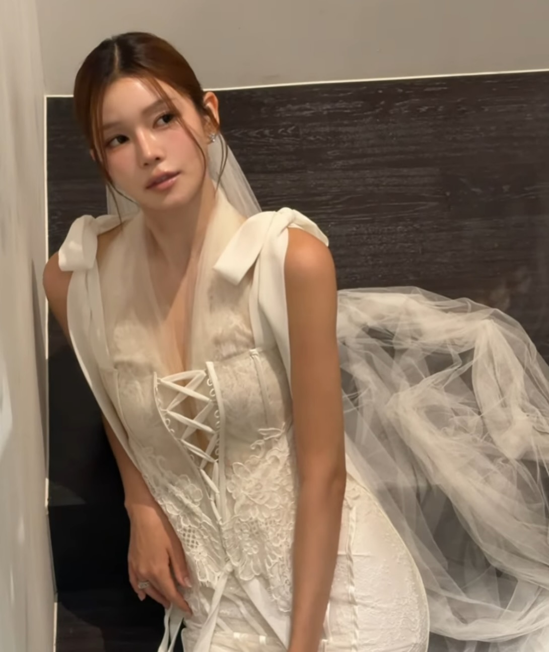 ᴠɪɴ‘s ᴛʏʟᴇ @mihacq.official 𝗛𝗔𝗜𝗥 @vin_wedding 𝗠𝗔𝗞𝗘𝗨𝗣 @jennyhousewedding_leeeun #제니하우스웨 (1).jpg