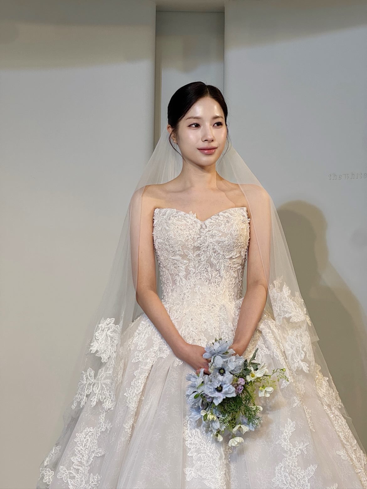 ᴠɪɴ‘s ᴛʏʟᴇ 본식에는 깔끔하게 🩵 𝗛𝗔𝗜𝗥 @vin_wedding #제니하우스웨딩 @jennyhousewedding #웨딩업스타일 #웨딩헤어변형 #웨딩촬영헤.jpg